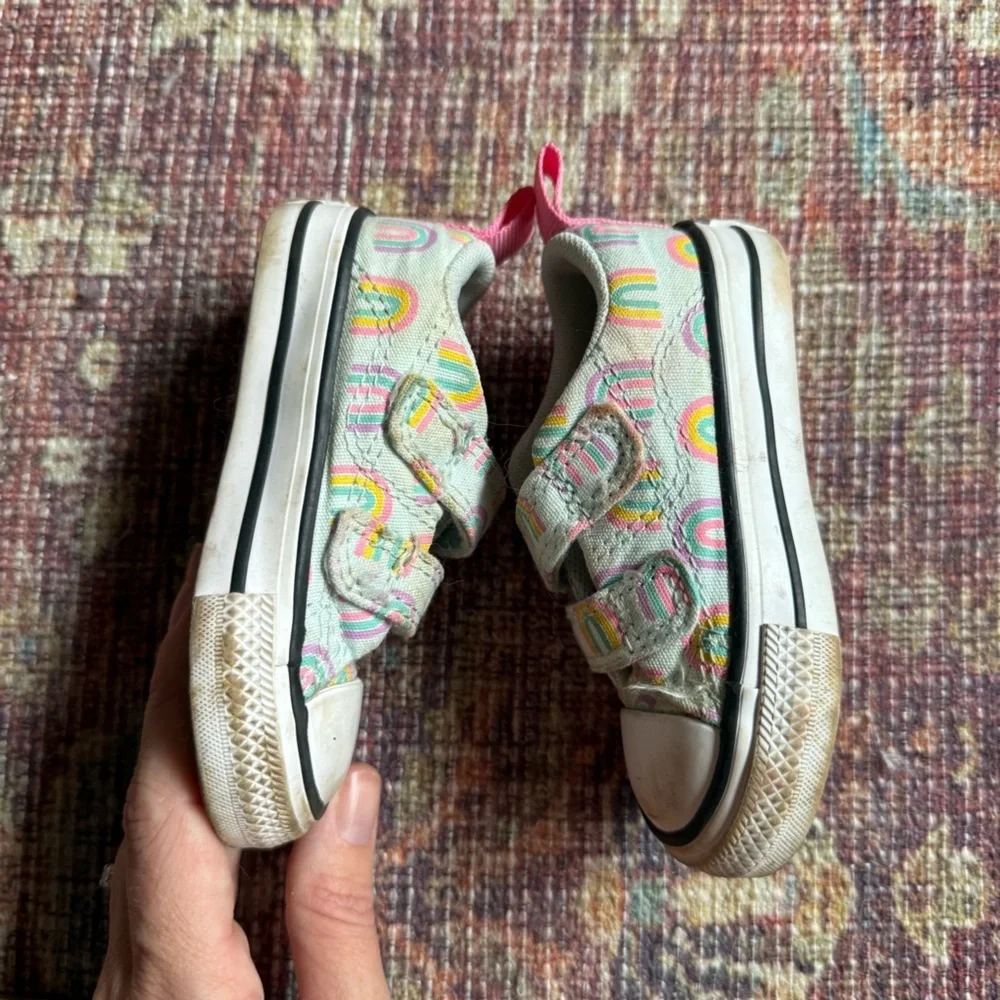 Converse infants size 4 Kids' Rainbow Sneakers - Pink and White